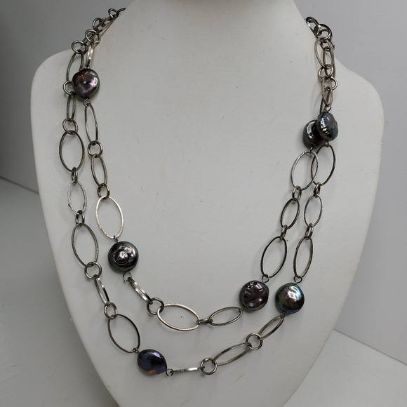 Effervesent Freshwater Gray Pearl Loop Necklace - Picture 2 of 9